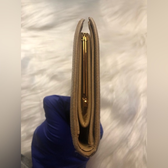 CHANEL CC Logo Caviar Skin Wallet - Picture 8 of 16